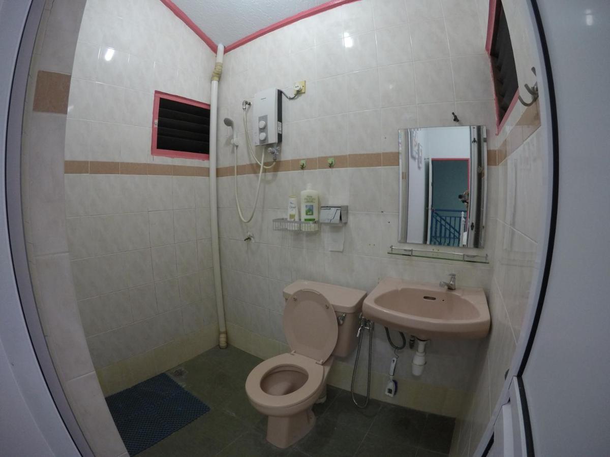 Little Blue House Kemaman Guesthouse Chukai Ngoại thất bức ảnh