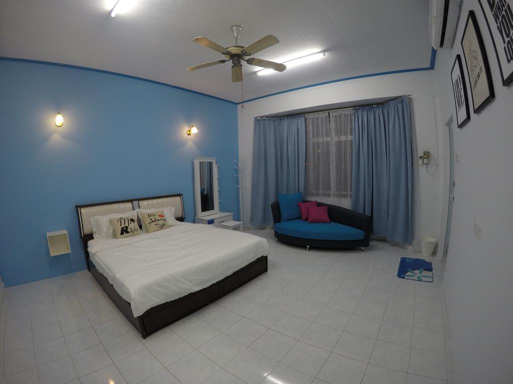 Little Blue House Kemaman Guesthouse Chukai Ngoại thất bức ảnh