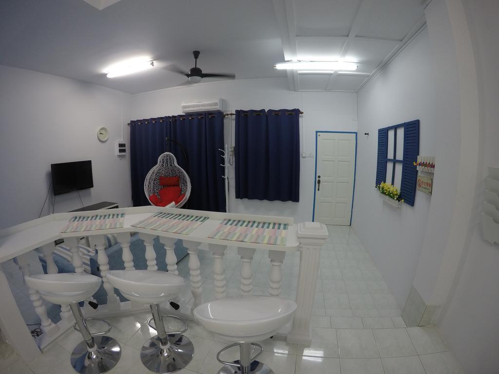 Little Blue House Kemaman Guesthouse Chukai Ngoại thất bức ảnh