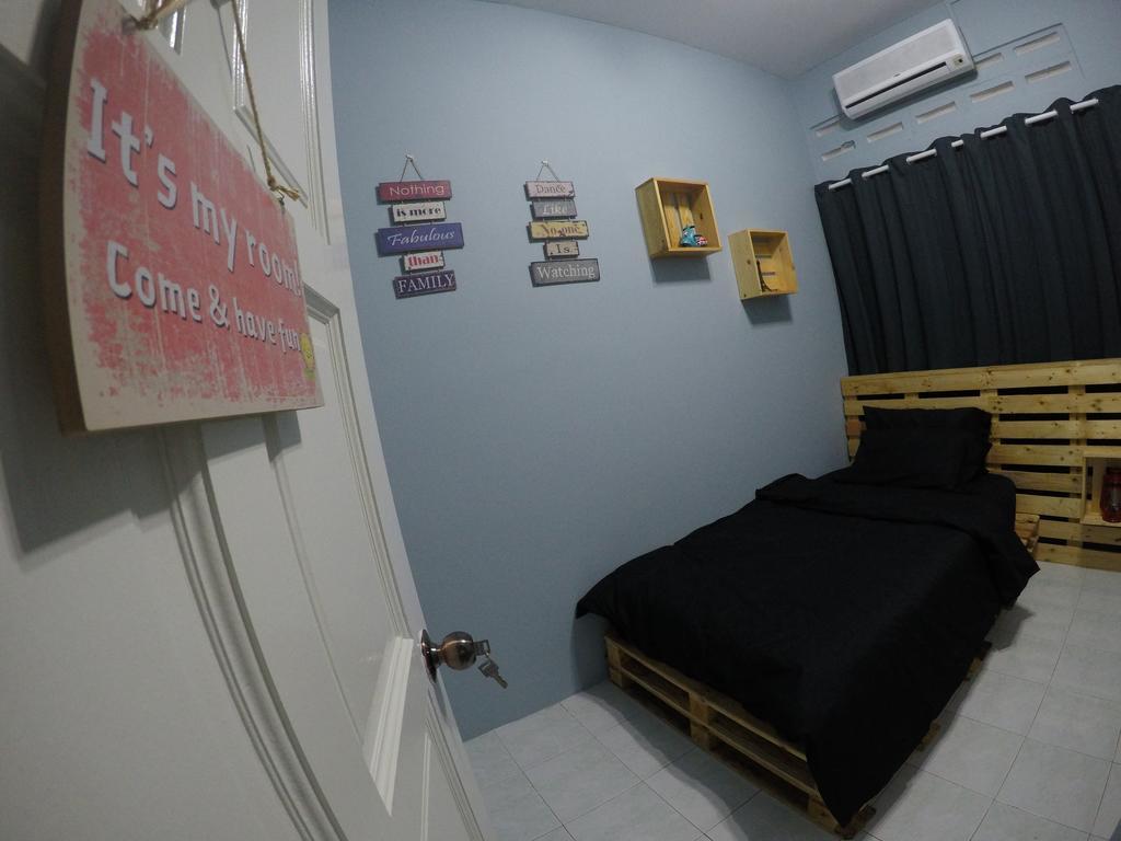 Little Blue House Kemaman Guesthouse Chukai Ngoại thất bức ảnh