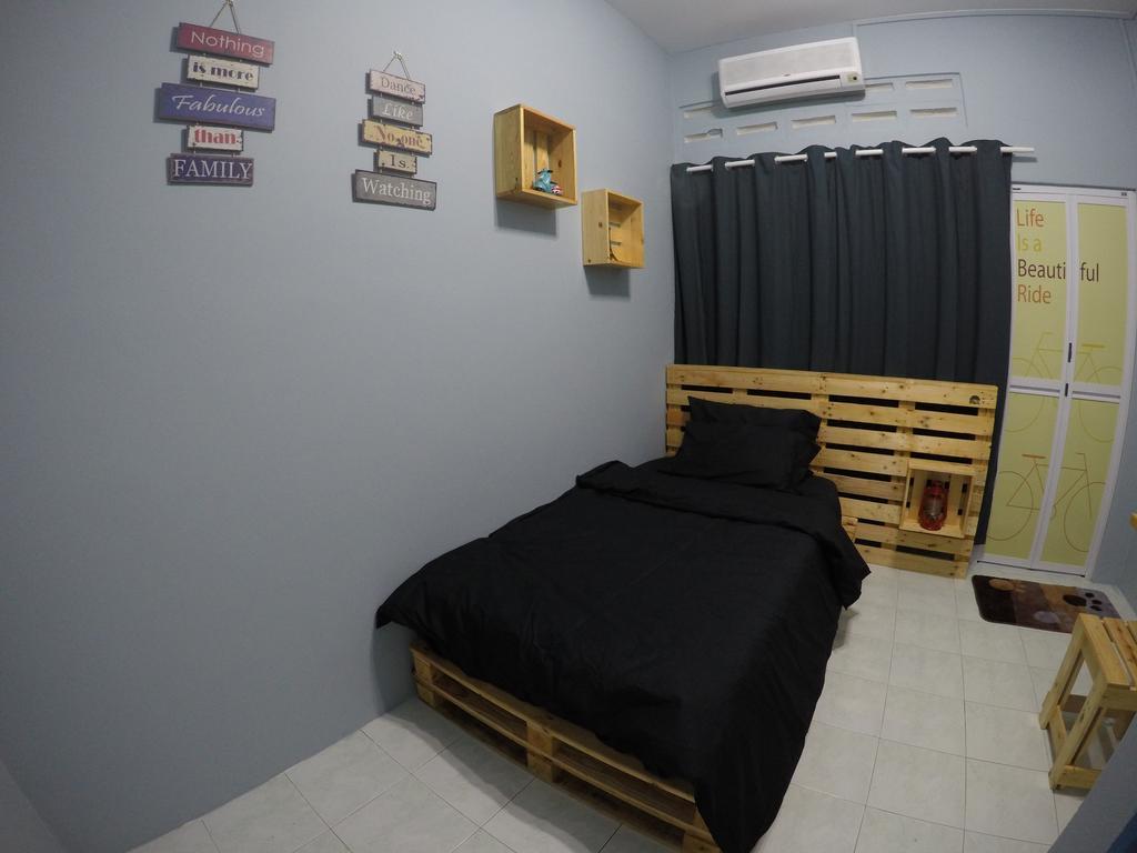 Little Blue House Kemaman Guesthouse Chukai Ngoại thất bức ảnh