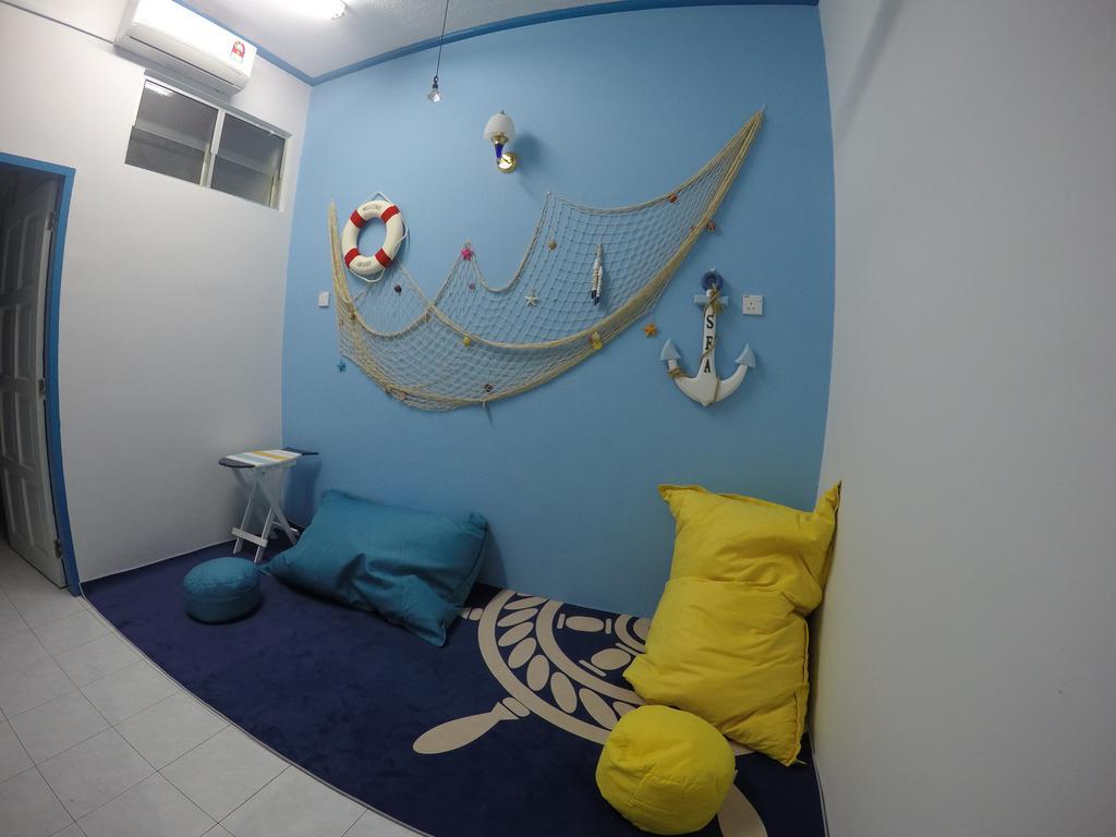 Little Blue House Kemaman Guesthouse Chukai Ngoại thất bức ảnh